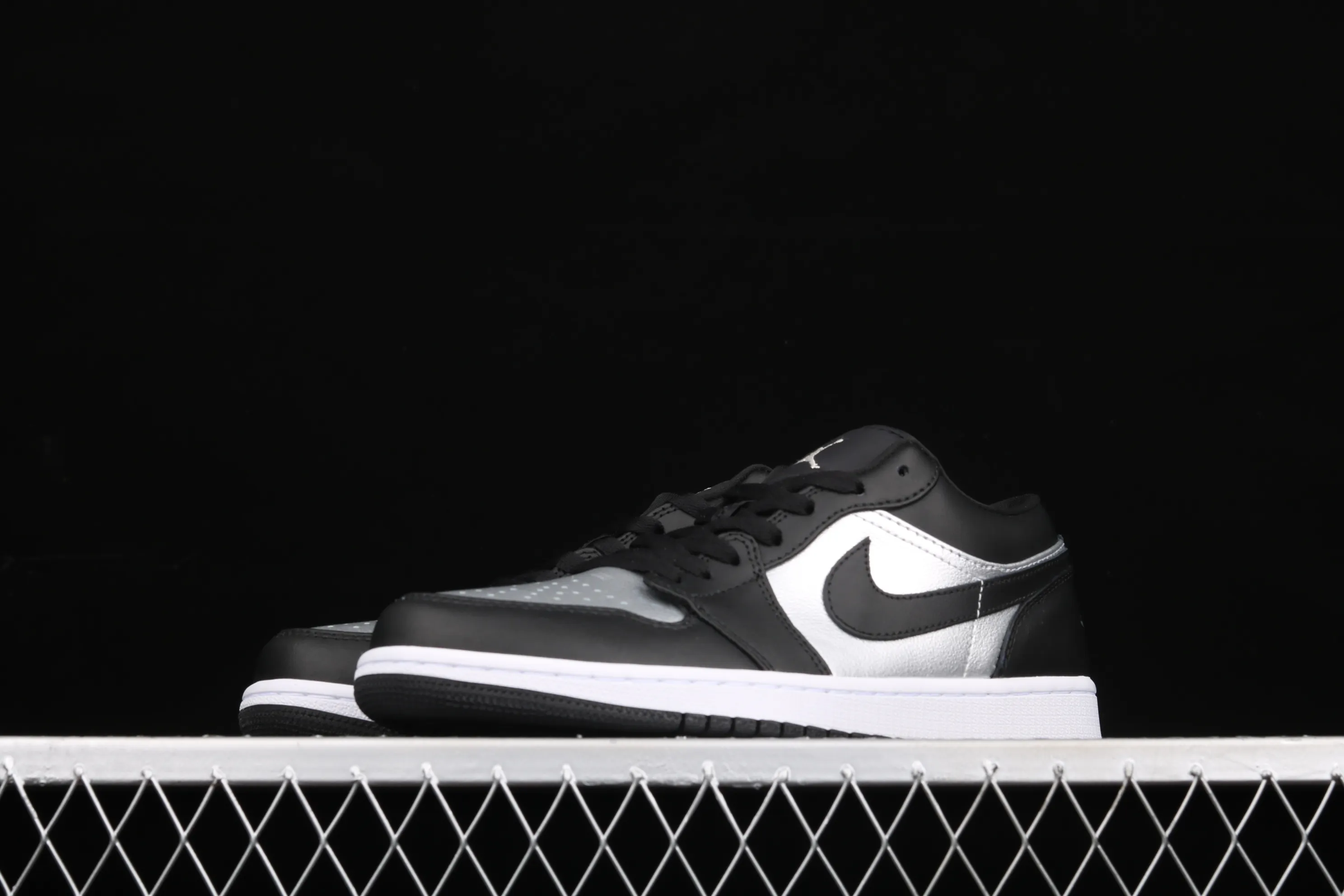 All categories Air Jordan Jordan series basketball shoes Air Jordan 1 Low X version Air Jordan 1 Low AJ1 Joe 1 low top black silver cultural and leisure sports shoes DA5551-001